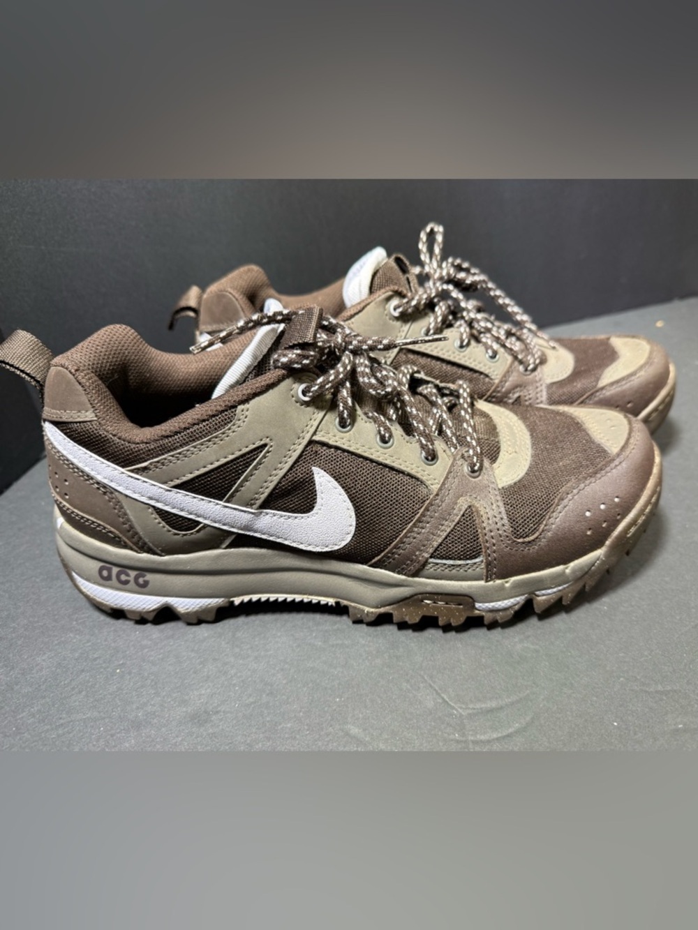 Nike acg hiking outdoor trail rugged Running Shoes - Brown/Beige sz 8.5 - Picture 1 of 9